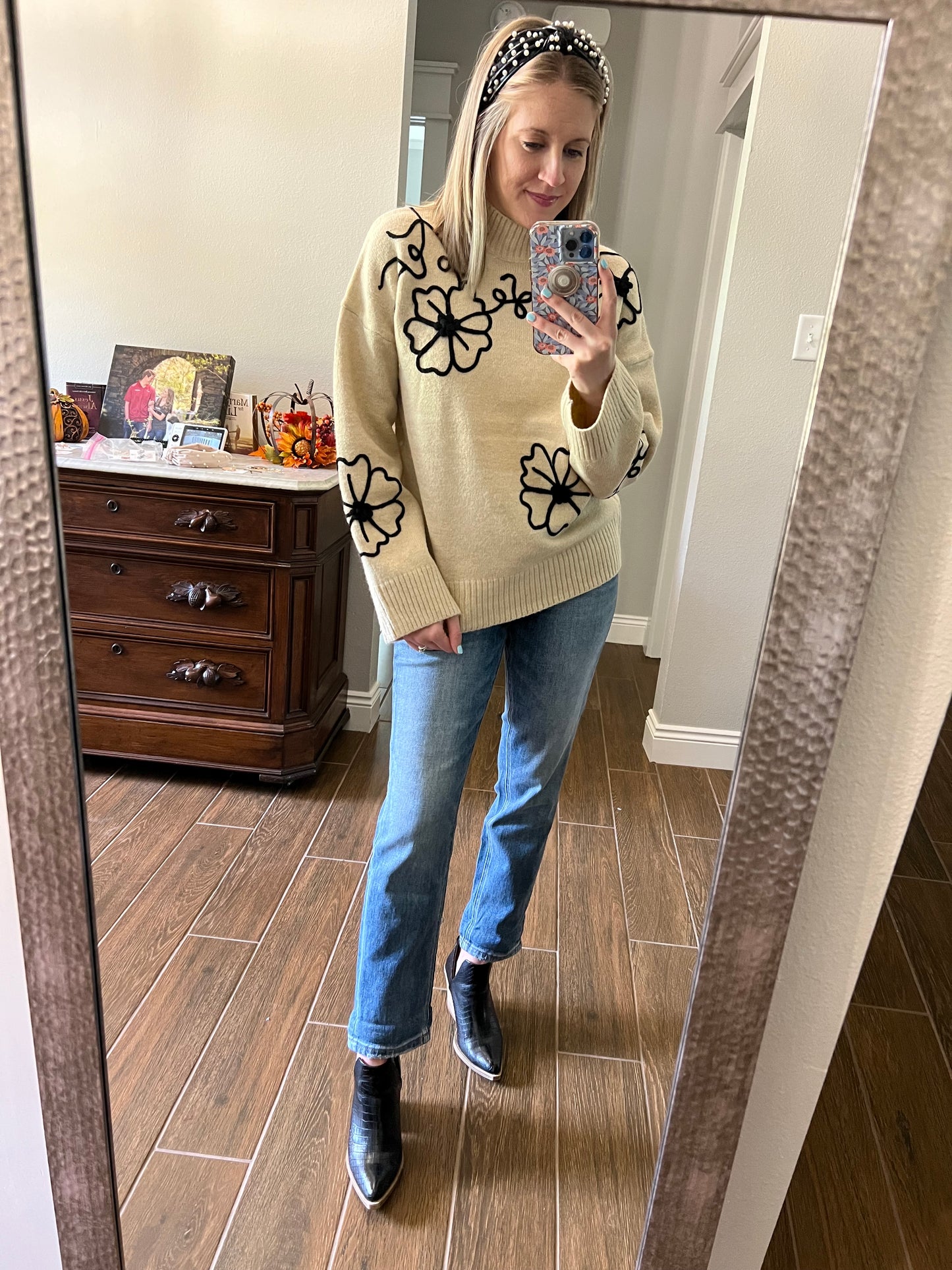 Natural sweater with flowers