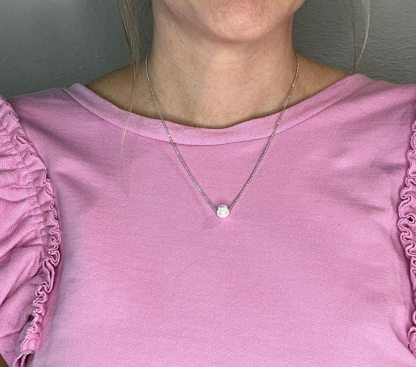 Single pearl necklace