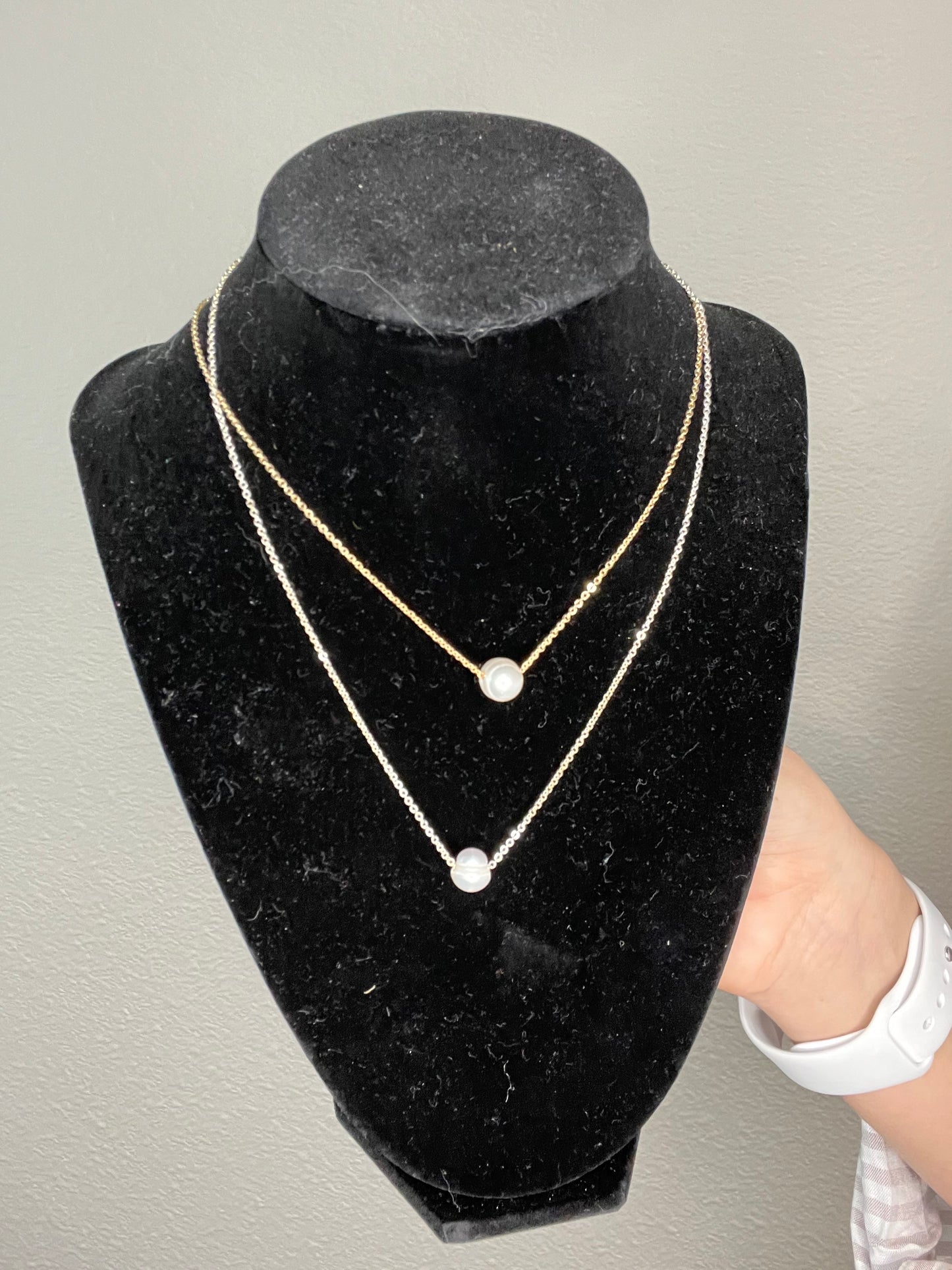 Single pearl necklace