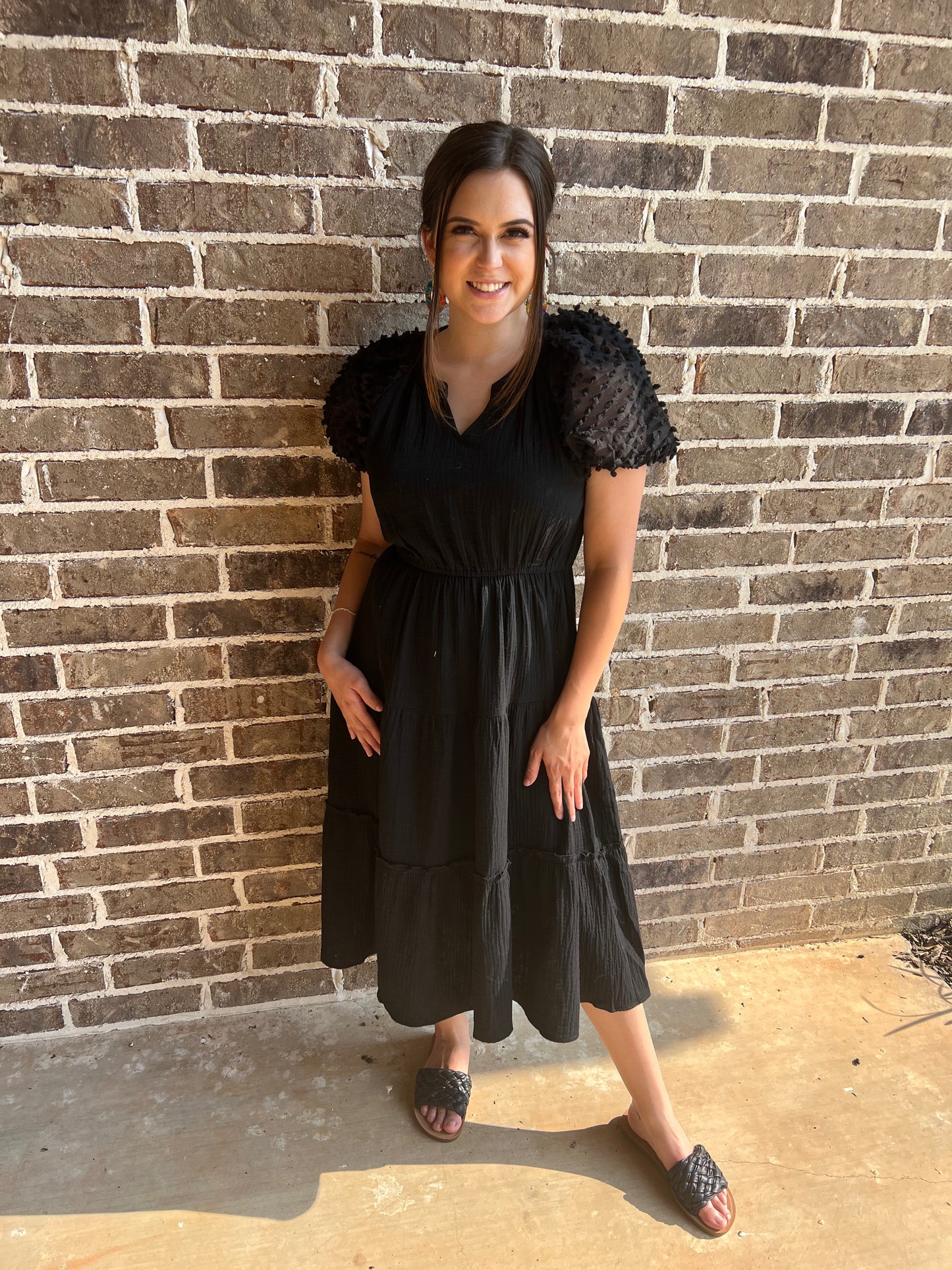 Puffed sleeve tiered midi dress - black