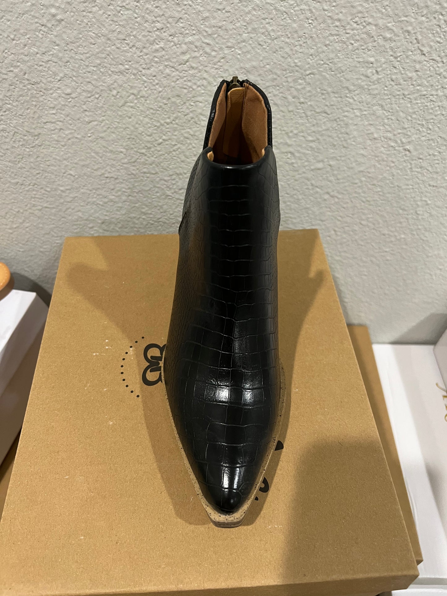 Monica booties- black