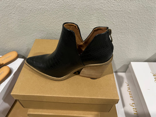 Monica booties- black