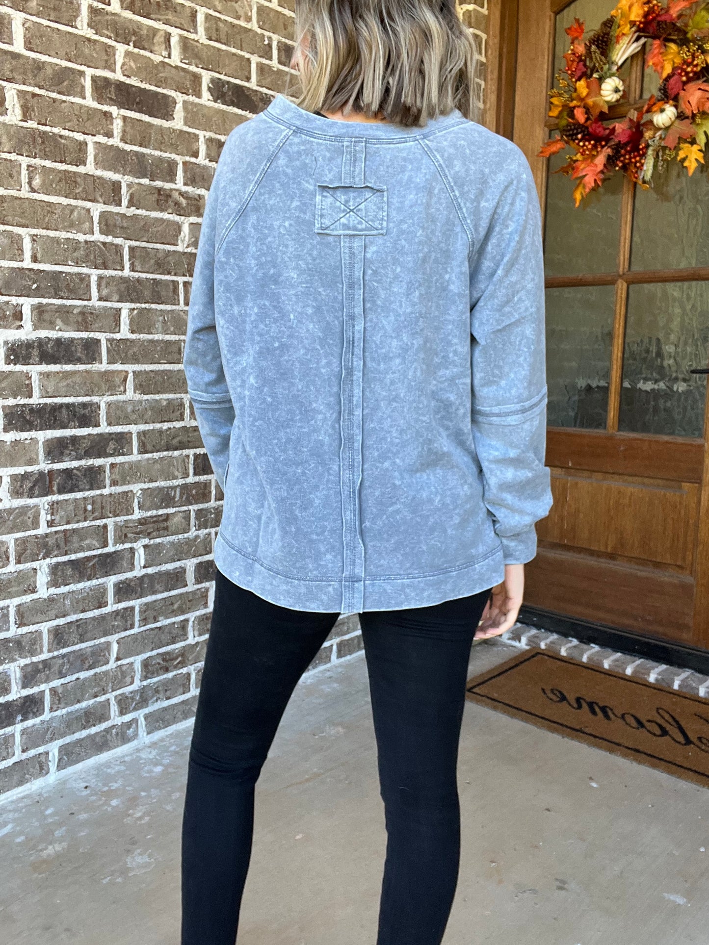 WASHED V NECK EXPOSED SEAM LONG SLEEVE TOP