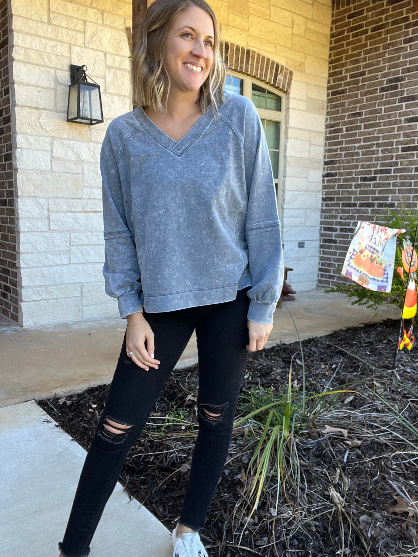 WASHED V NECK EXPOSED SEAM LONG SLEEVE TOP