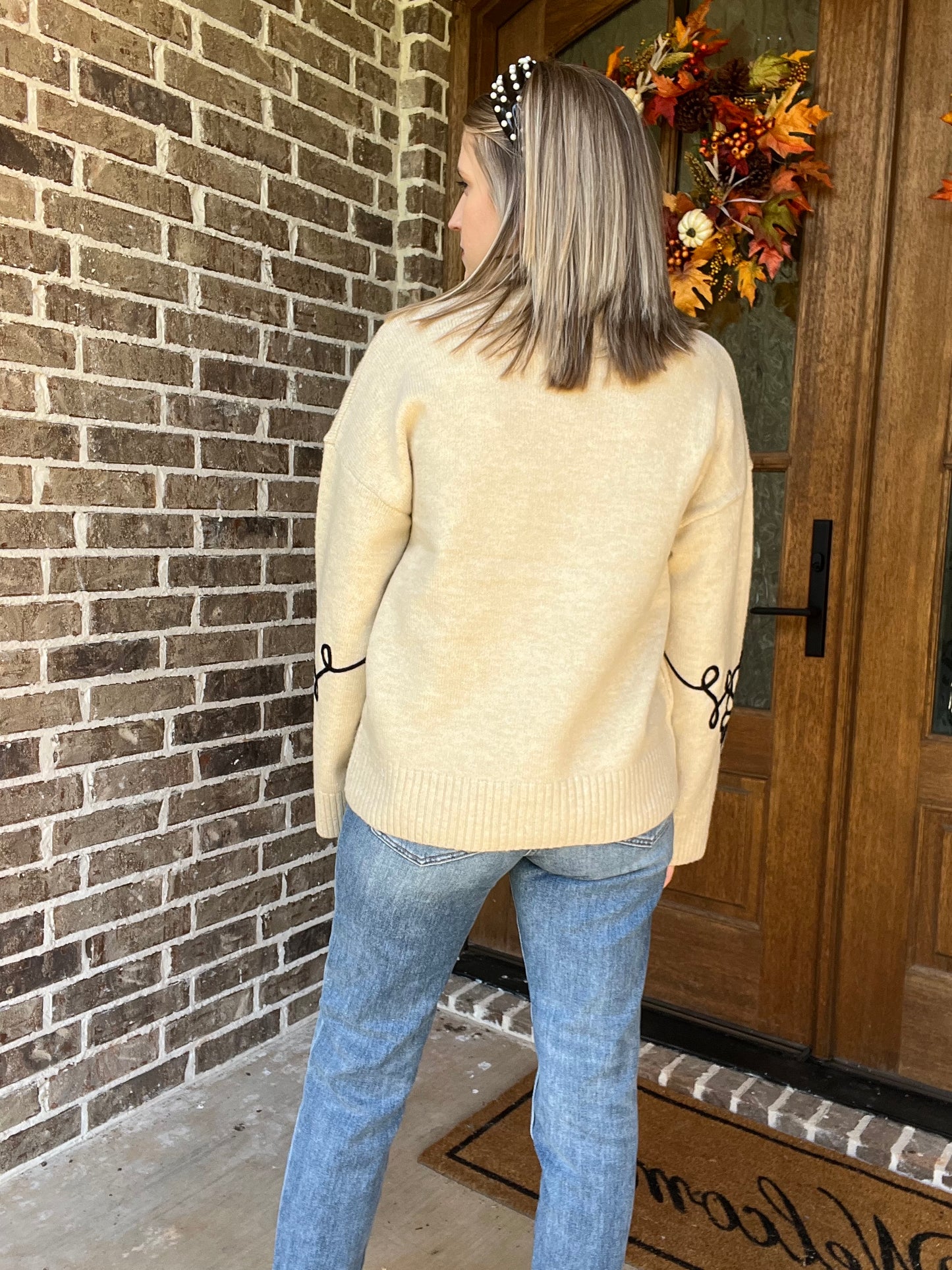 Natural sweater with flowers