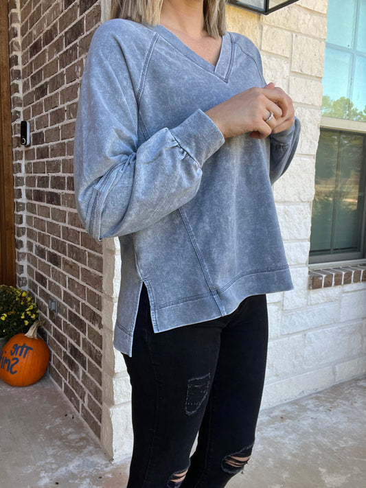WASHED V NECK EXPOSED SEAM LONG SLEEVE TOP