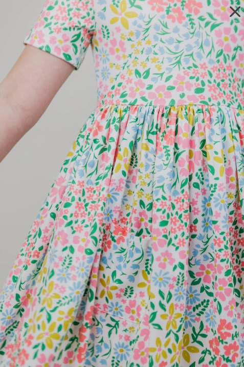 DAFFODILS Short sleeve pocket twirl dress