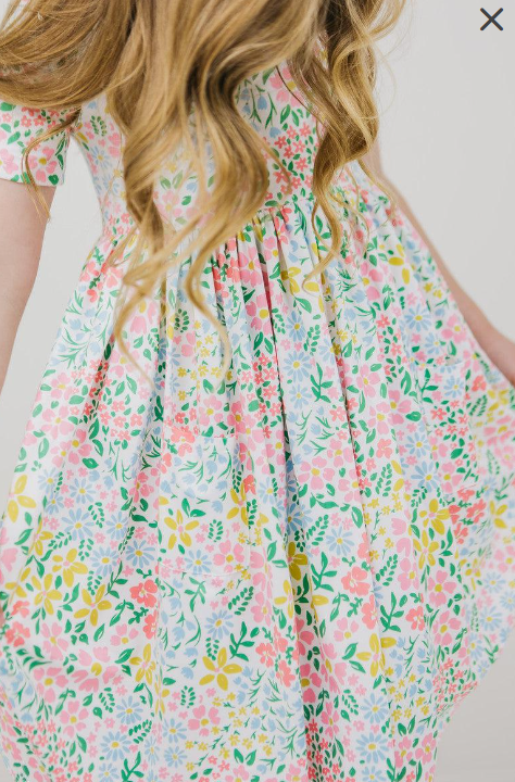 DAFFODILS Short sleeve pocket twirl dress