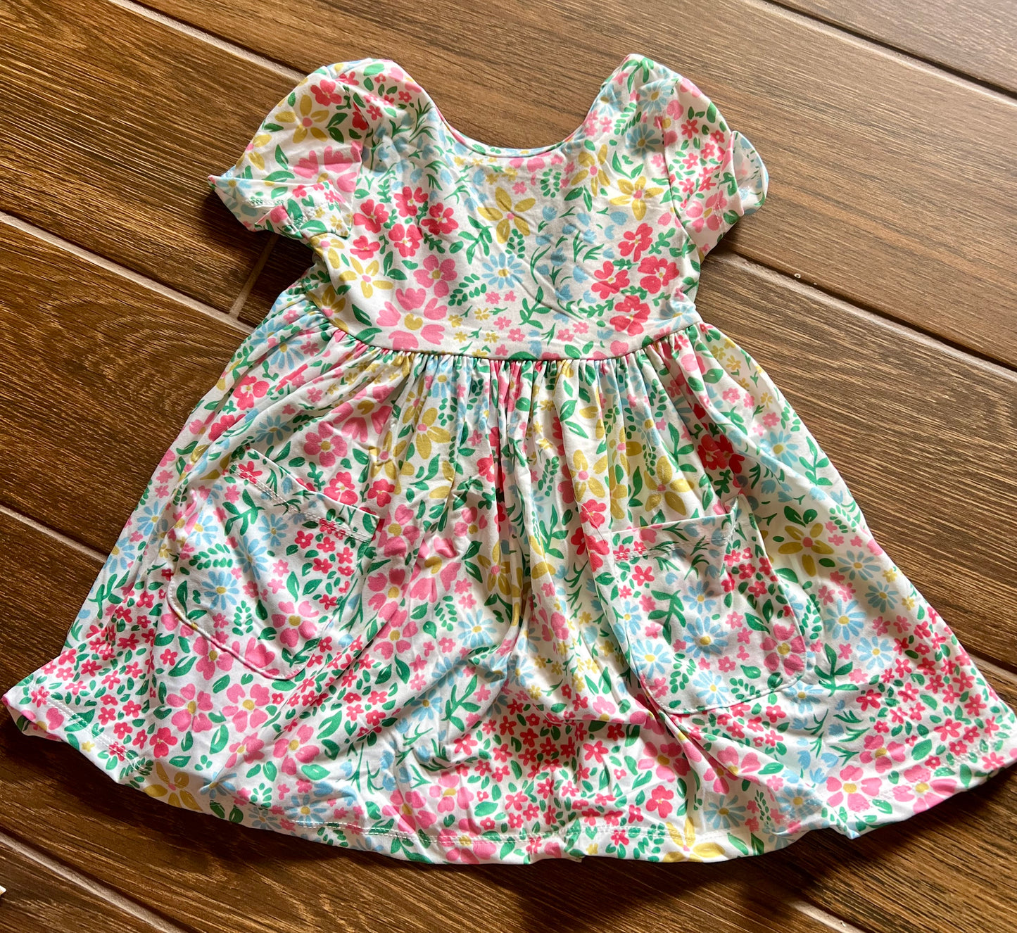 DAFFODILS Short sleeve pocket twirl dress