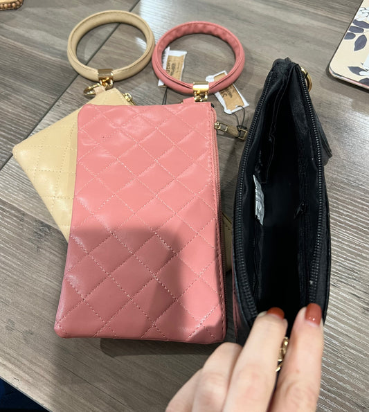 Wristlet purse