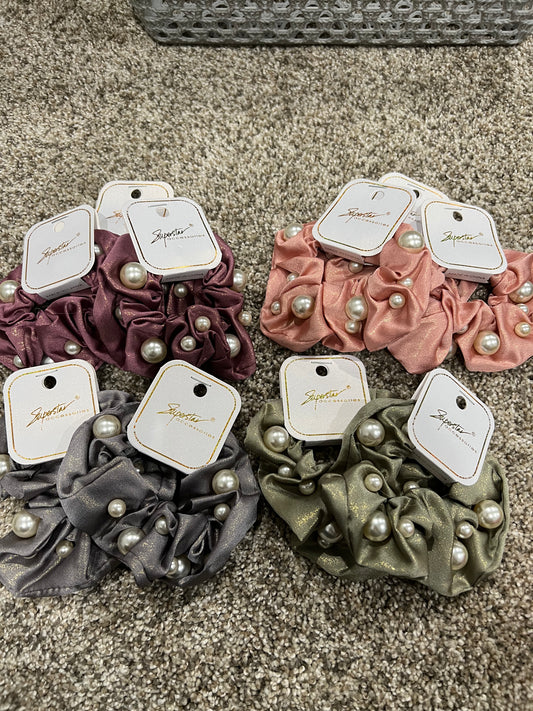 Pearl scrunchie