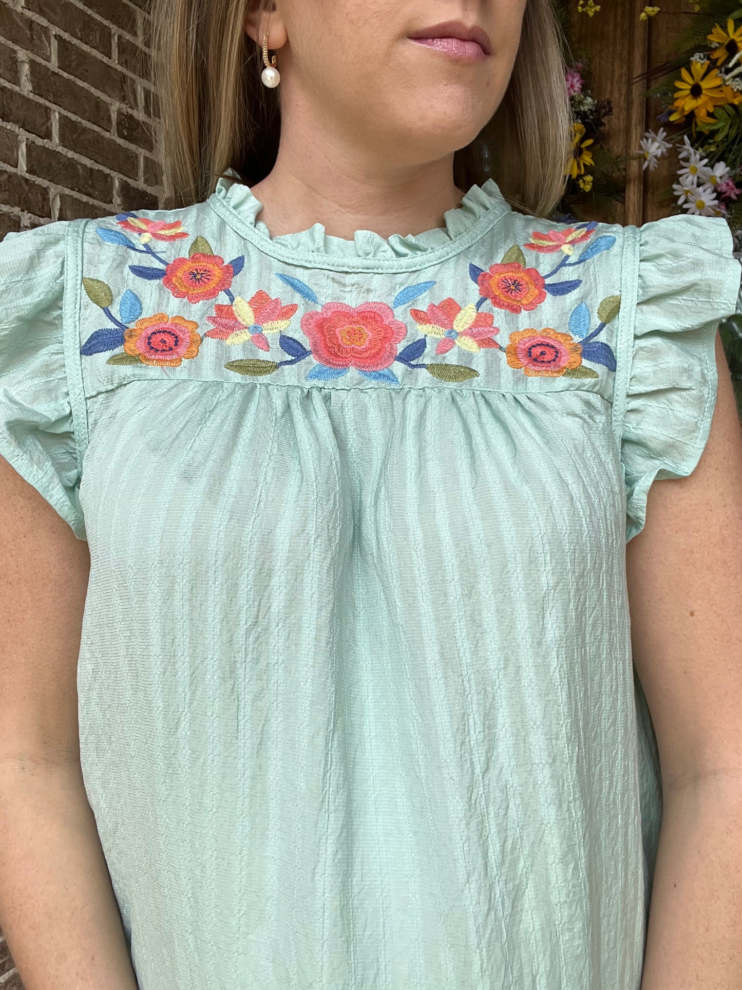 Floral embroidery top - seafoam in Regular and Plus