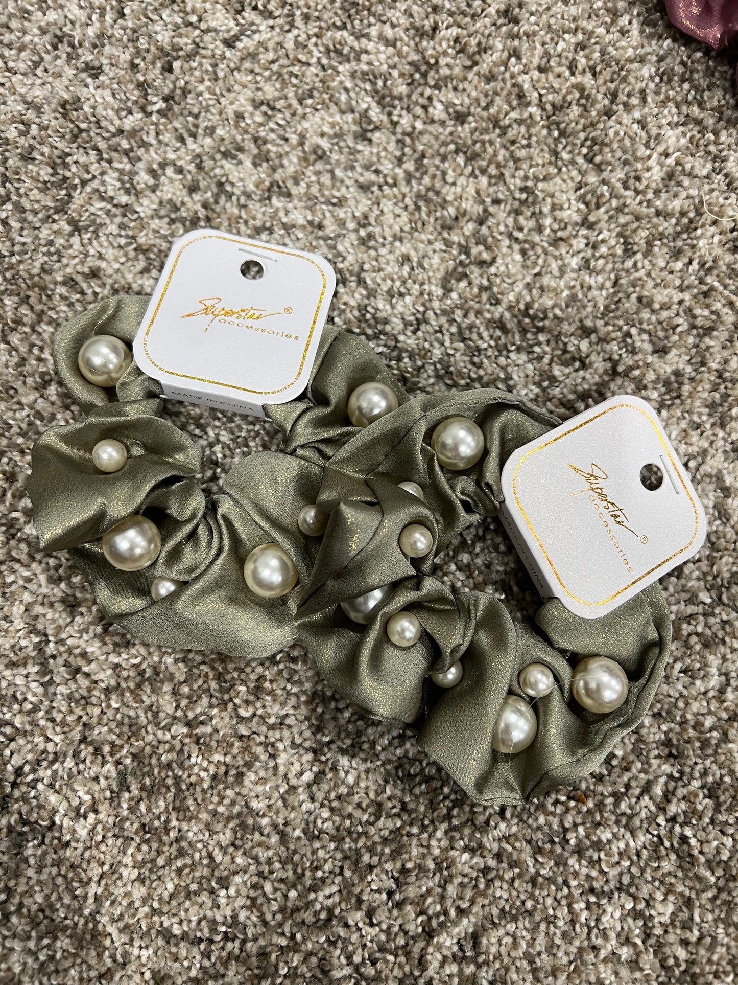 Pearl scrunchie